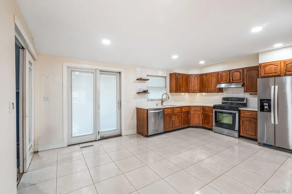 65 39th Street Islip NY 11751