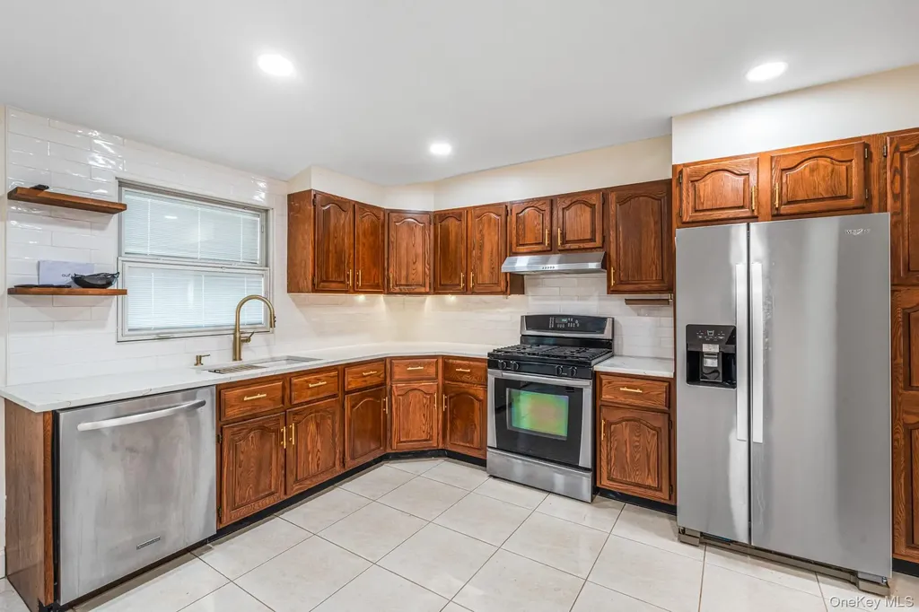 65 39th Street Islip NY 11751