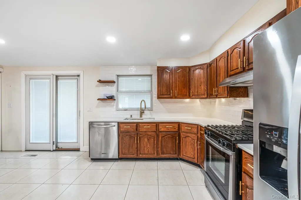 65 39th Street Islip NY 11751
