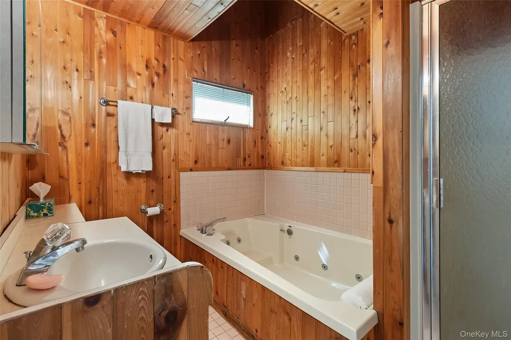 1643 Pine Acres Boulevard Bay Shore NY 11706