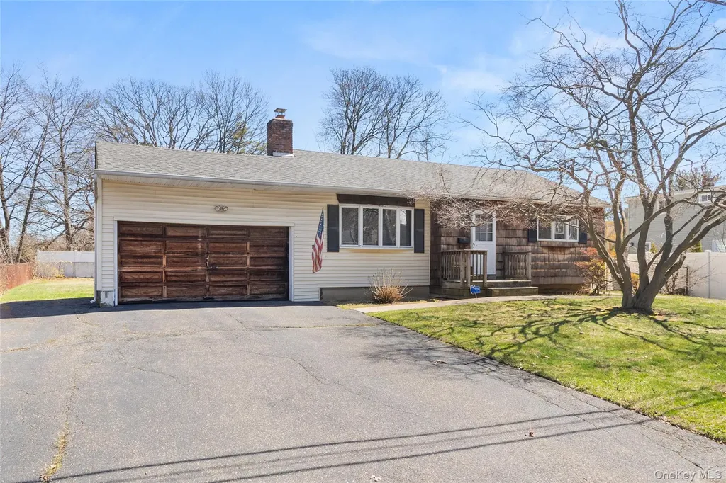 1643 Pine Acres Boulevard Bay Shore NY 11706