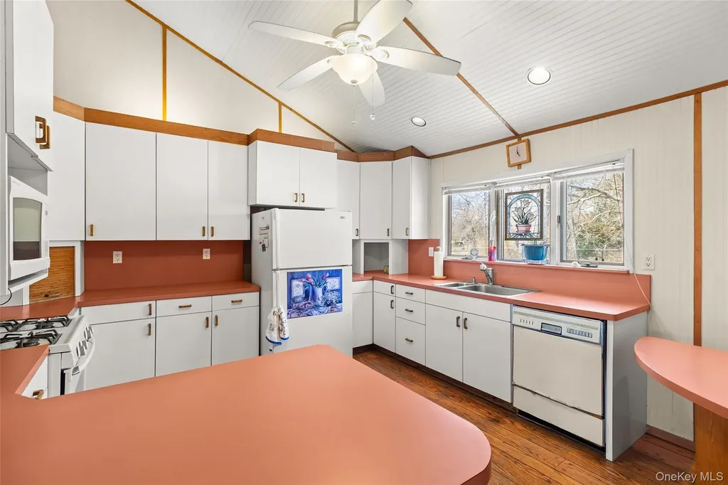 1643 Pine Acres Boulevard Bay Shore NY 11706
