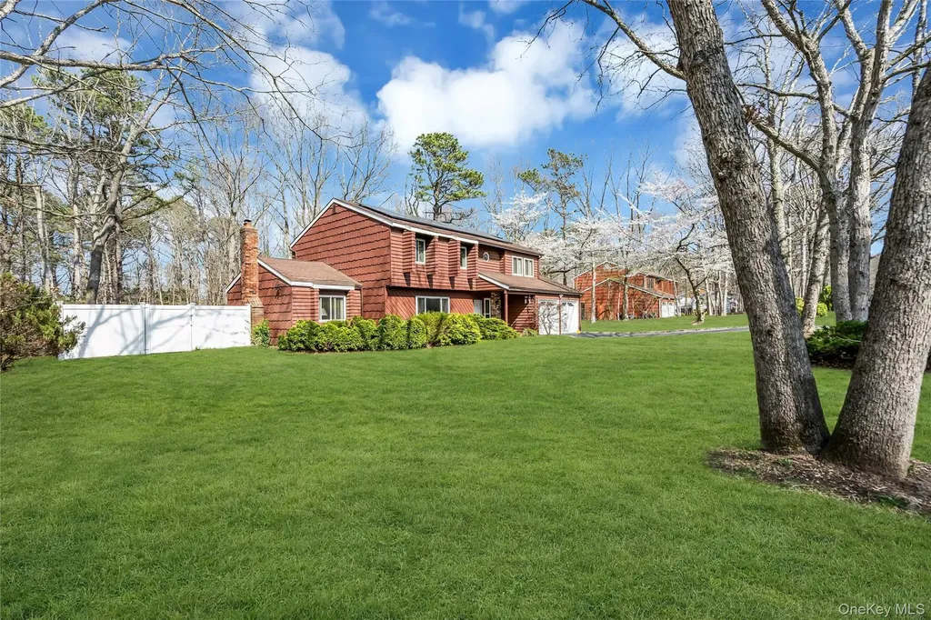7 Hastings Drive Ridge NY 11961