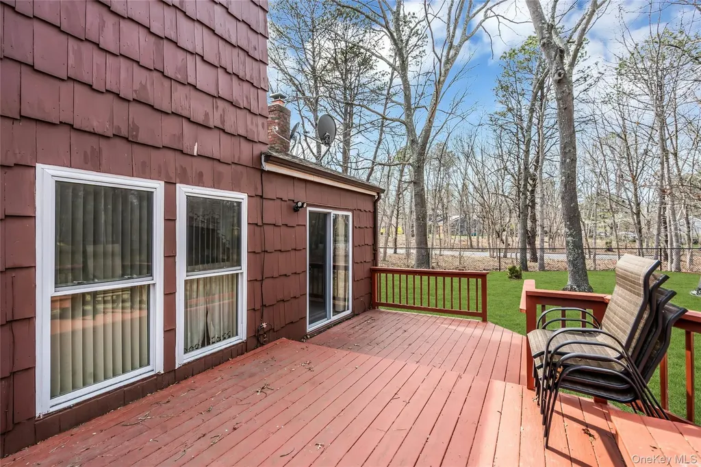 7 Hastings Drive Ridge NY 11961