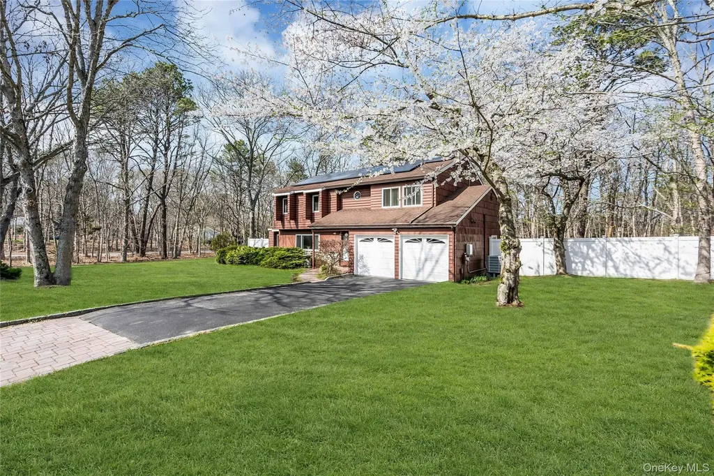 7 Hastings Drive Ridge NY 11961