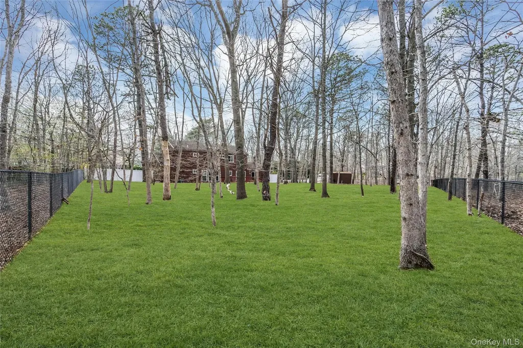 7 Hastings Drive Ridge NY 11961