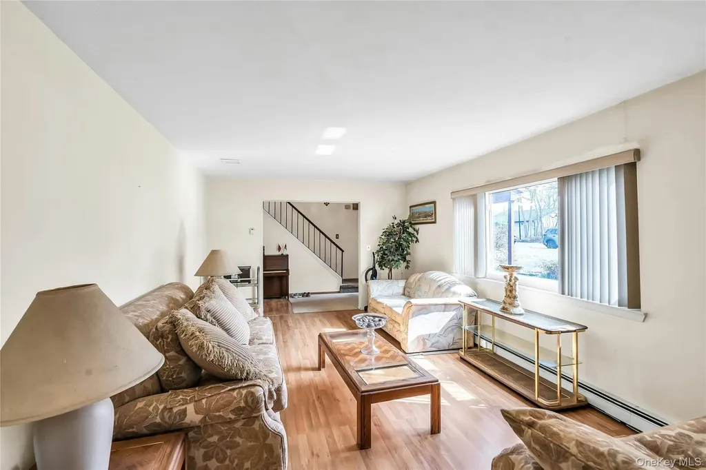 7 Hastings Drive Ridge NY 11961