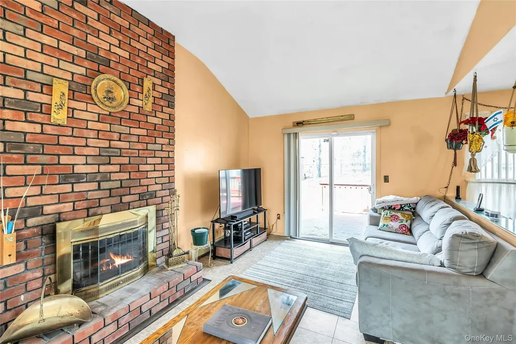 7 Hastings Drive Ridge NY 11961
