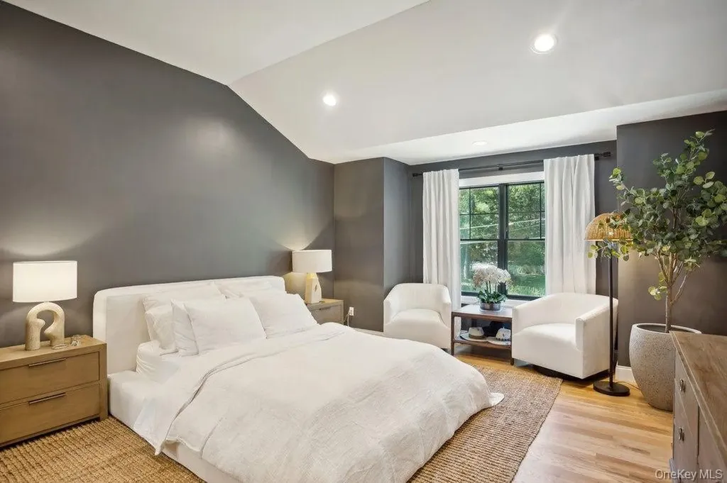 4 Squaw Road East Hampton NY 11937