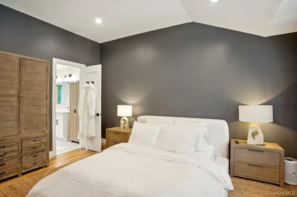 4 Squaw Road East Hampton NY 11937