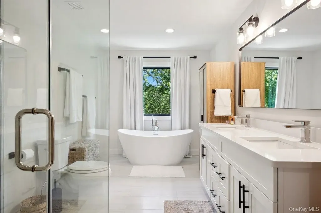 4 Squaw Road East Hampton NY 11937