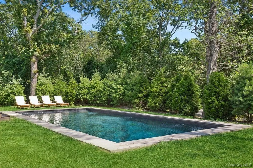 4 Squaw Road East Hampton NY 11937
