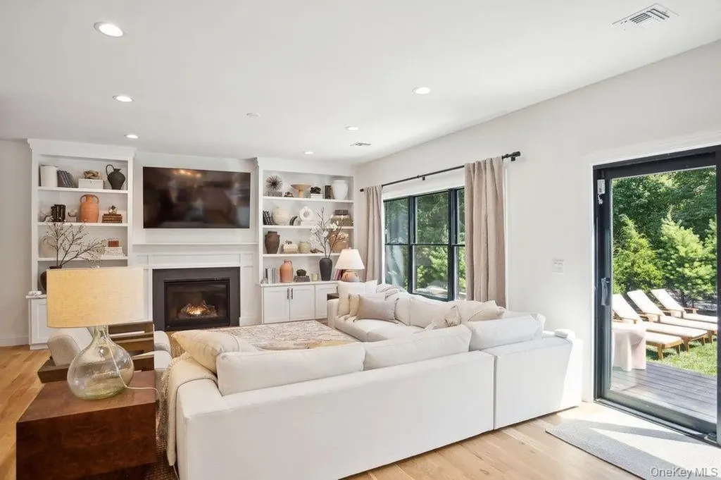 4 Squaw Road East Hampton NY 11937