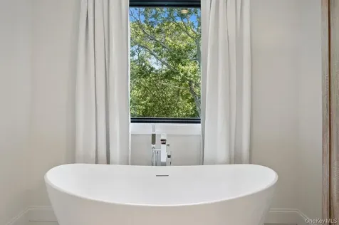 4 Squaw Road East Hampton NY 11937