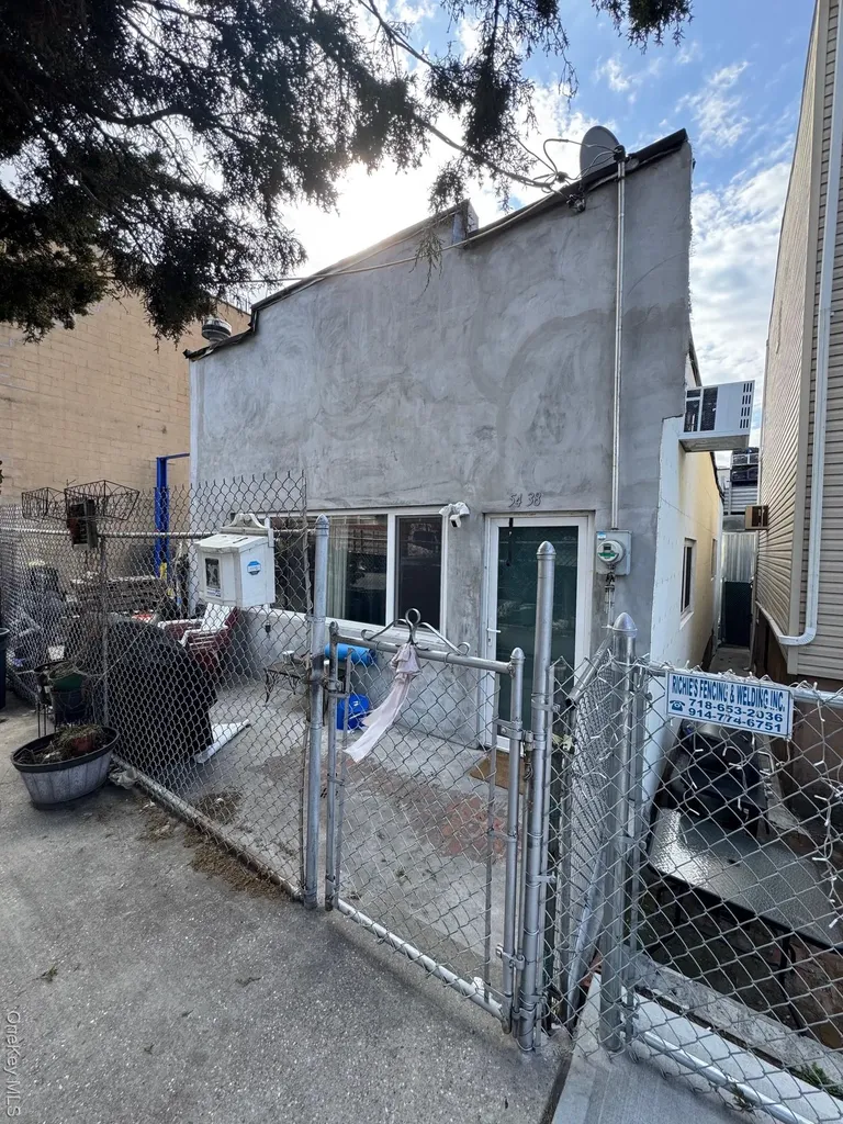 5438 46th Street Maspeth NY 11378