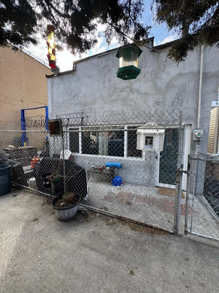 5438 46th Street Maspeth NY 11378
