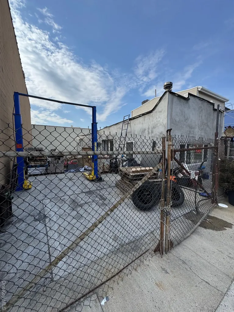 5438 46th Street Maspeth NY 11378