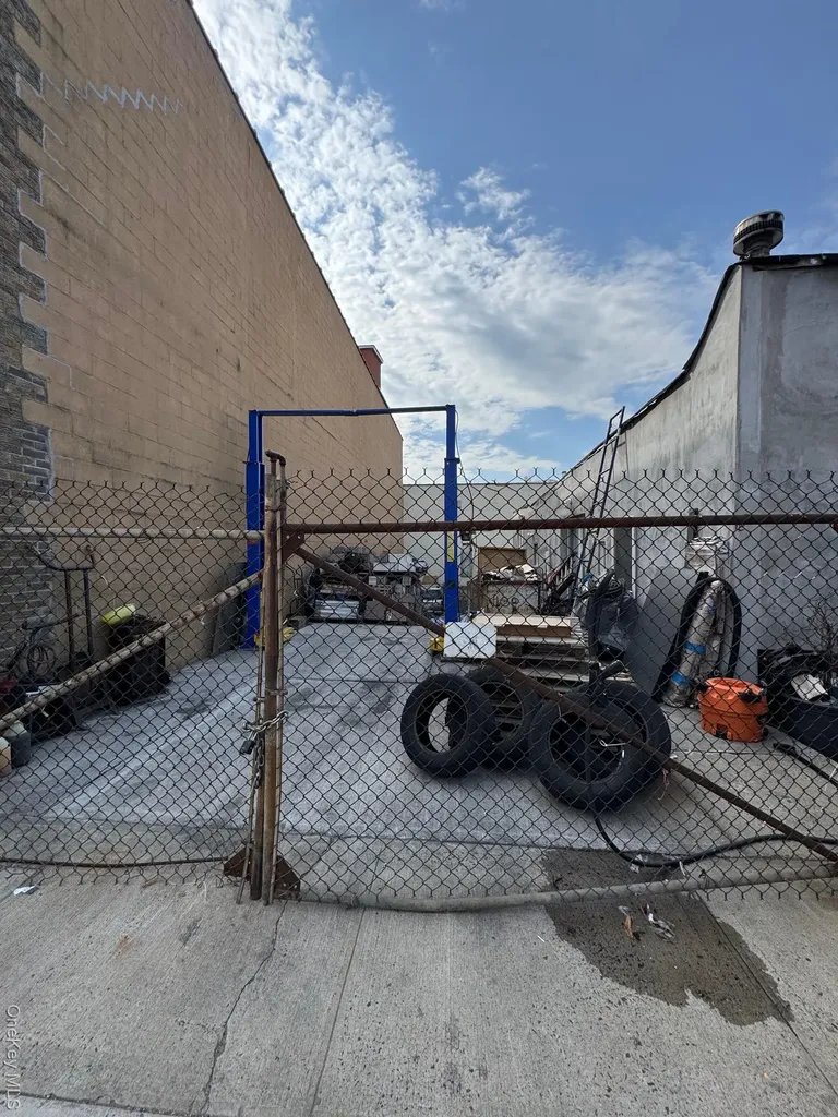 5438 46th Street Maspeth NY 11378