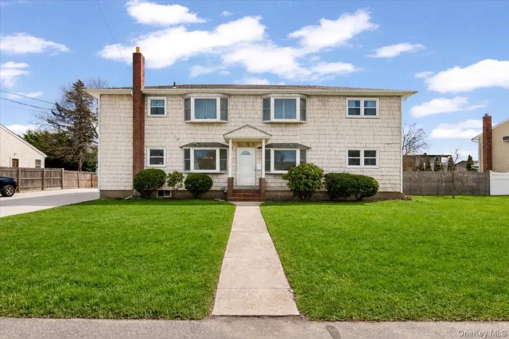 1461 10th Street West Babylon NY 11704
