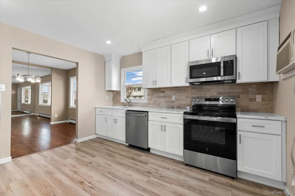 1461 10th Street West Babylon NY 11704