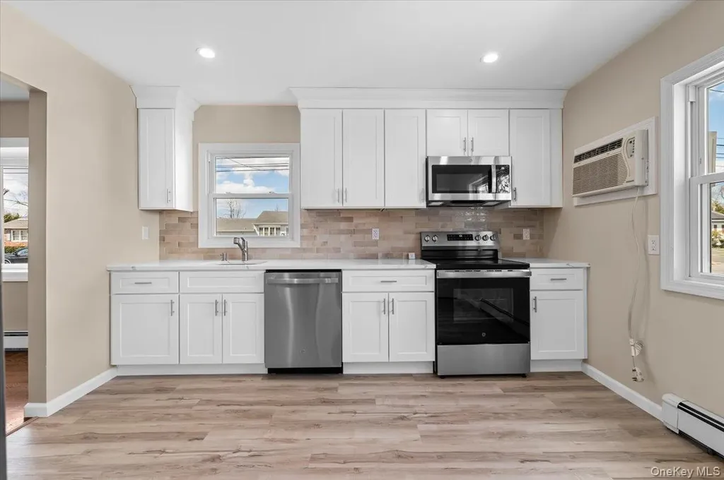 1461 10th Street West Babylon NY 11704