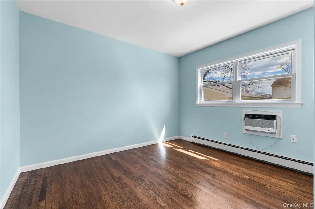 1461 10th Street West Babylon NY 11704