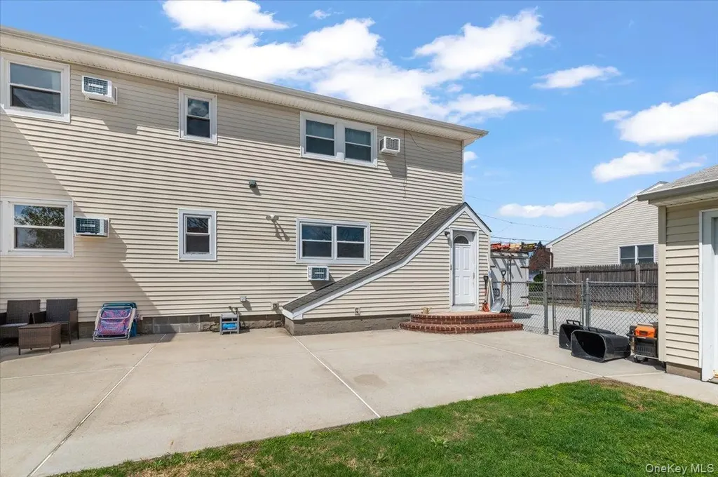 1461 10th Street West Babylon NY 11704