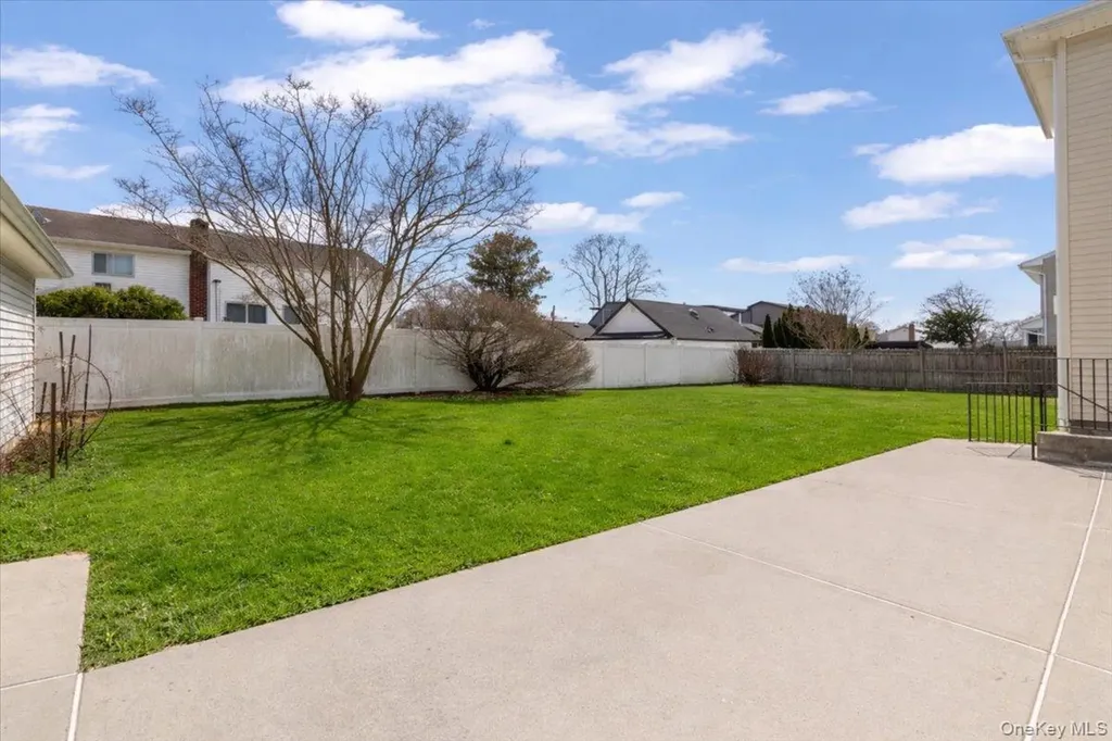 1461 10th Street West Babylon NY 11704