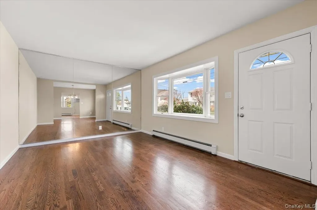 1461 10th Street West Babylon NY 11704