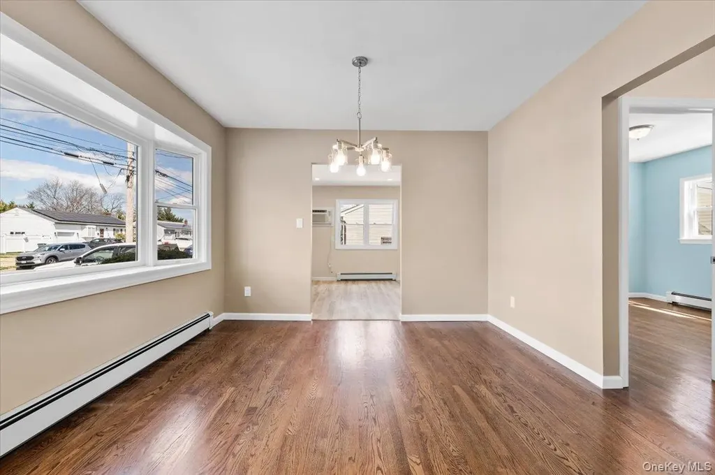 1461 10th Street West Babylon NY 11704