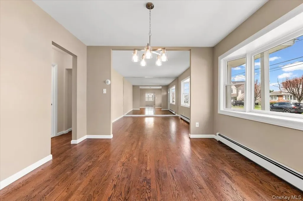 1461 10th Street West Babylon NY 11704
