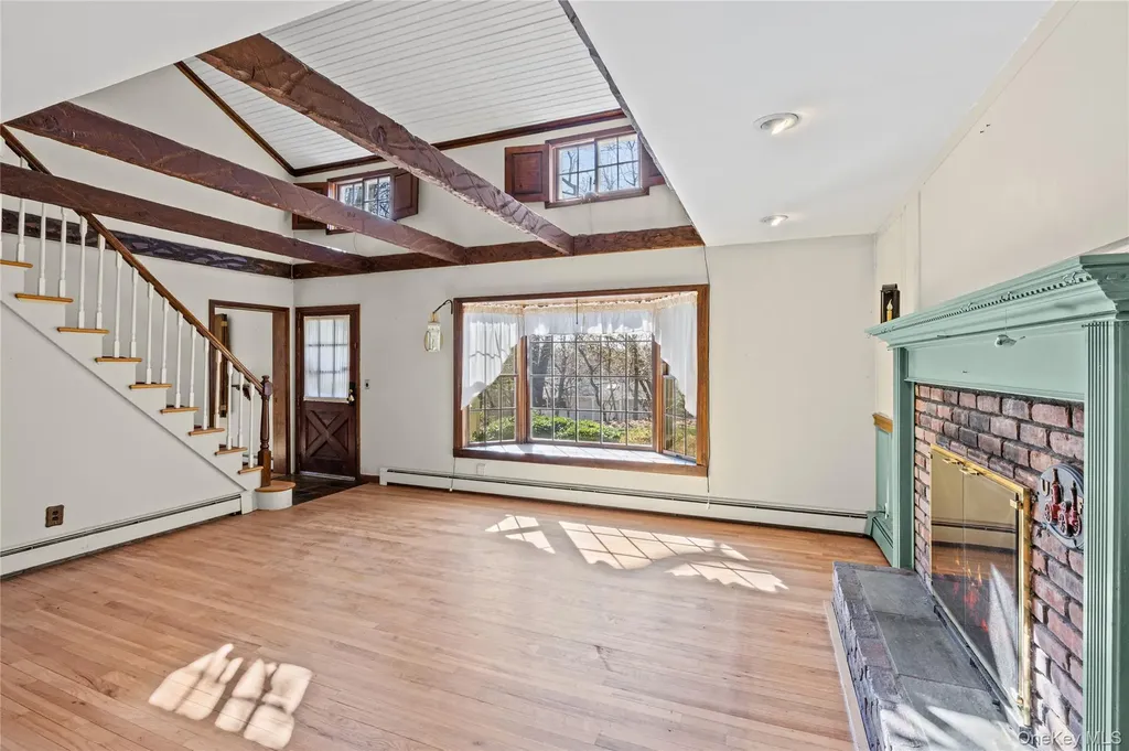 91 Quaker Path Stony Brook NY 11790