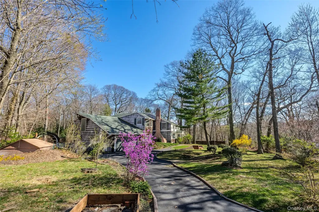 91 Quaker Path Stony Brook NY 11790
