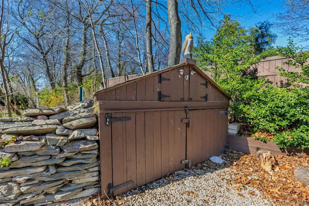 91 Quaker Path Stony Brook NY 11790