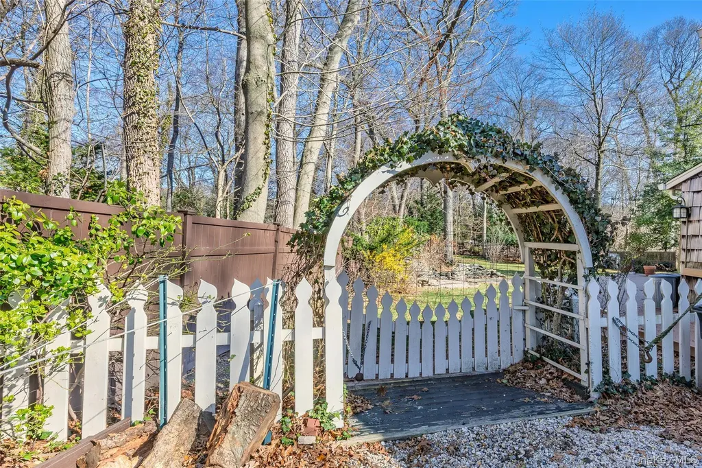91 Quaker Path Stony Brook NY 11790