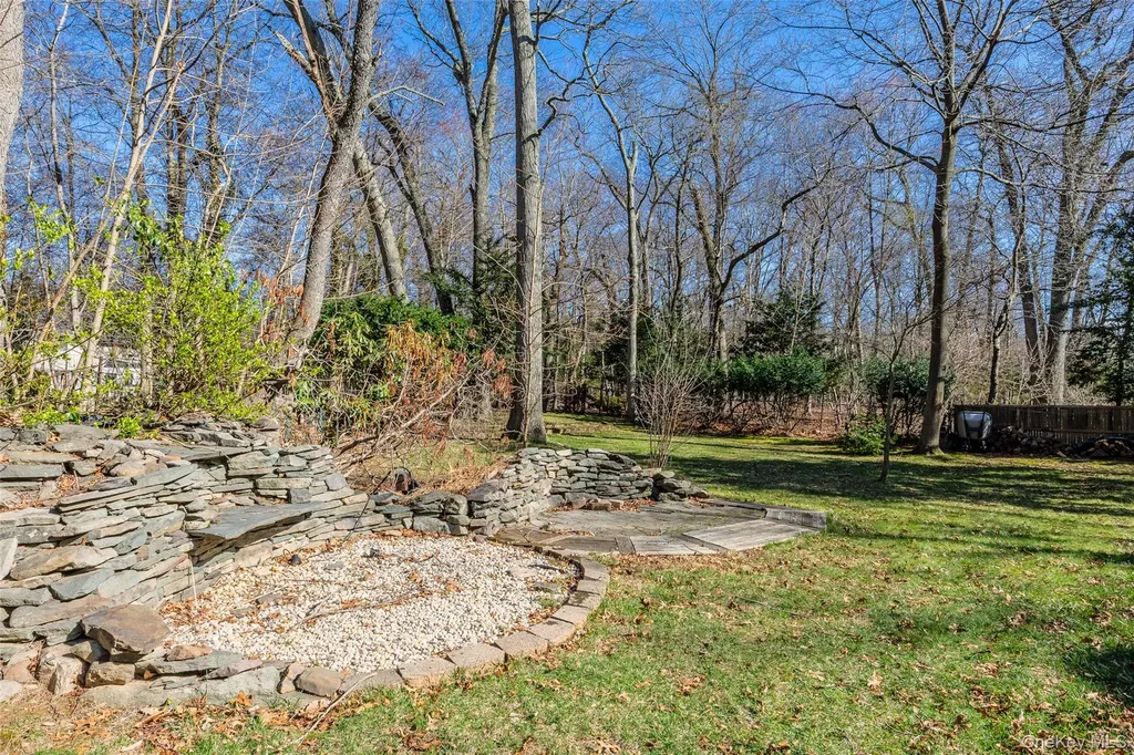 91 Quaker Path Stony Brook NY 11790