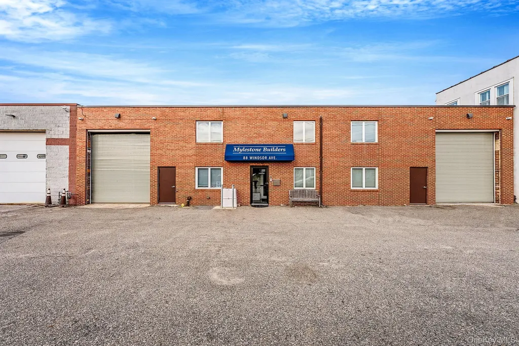 88 Windsor Avenue Mineola NY 11501