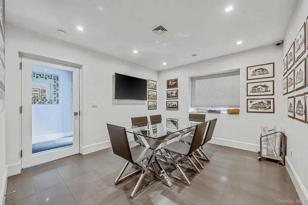 88 Windsor Avenue Mineola NY 11501
