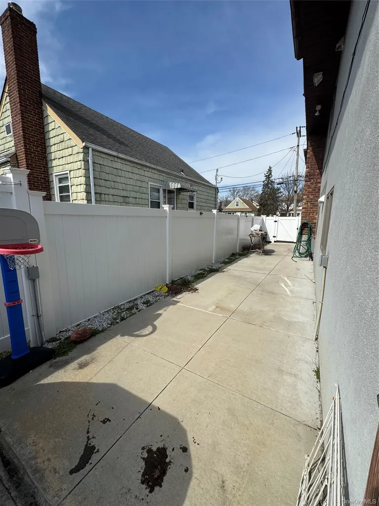 15 Belmont Blvd Boulevard Elmont NY 11003