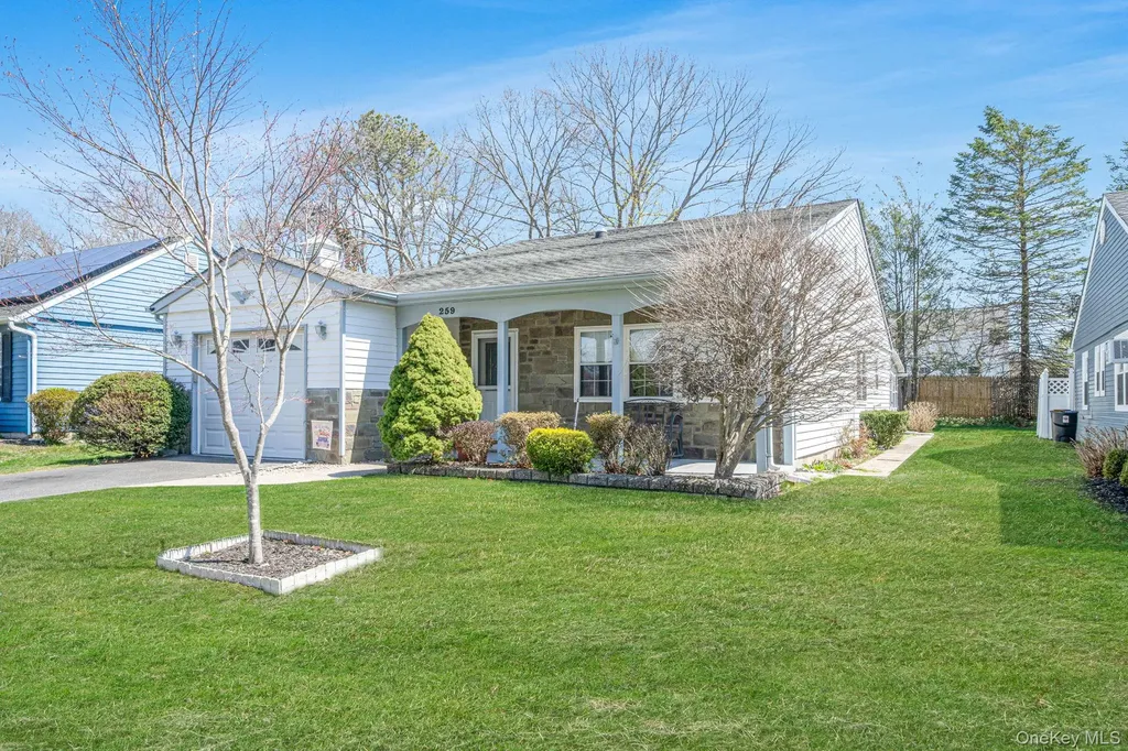 259 Edinburgh Drive Ridge NY 11961