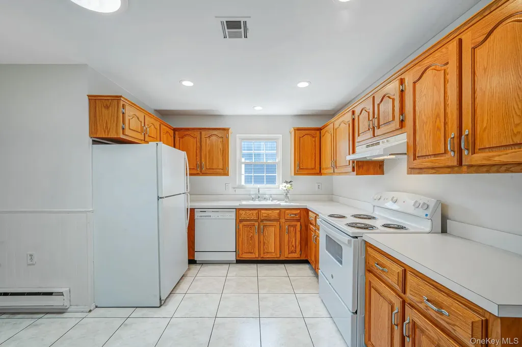 259 Edinburgh Drive Ridge NY 11961