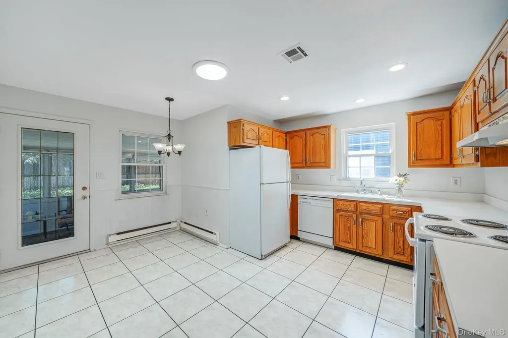 259 Edinburgh Drive Ridge NY 11961