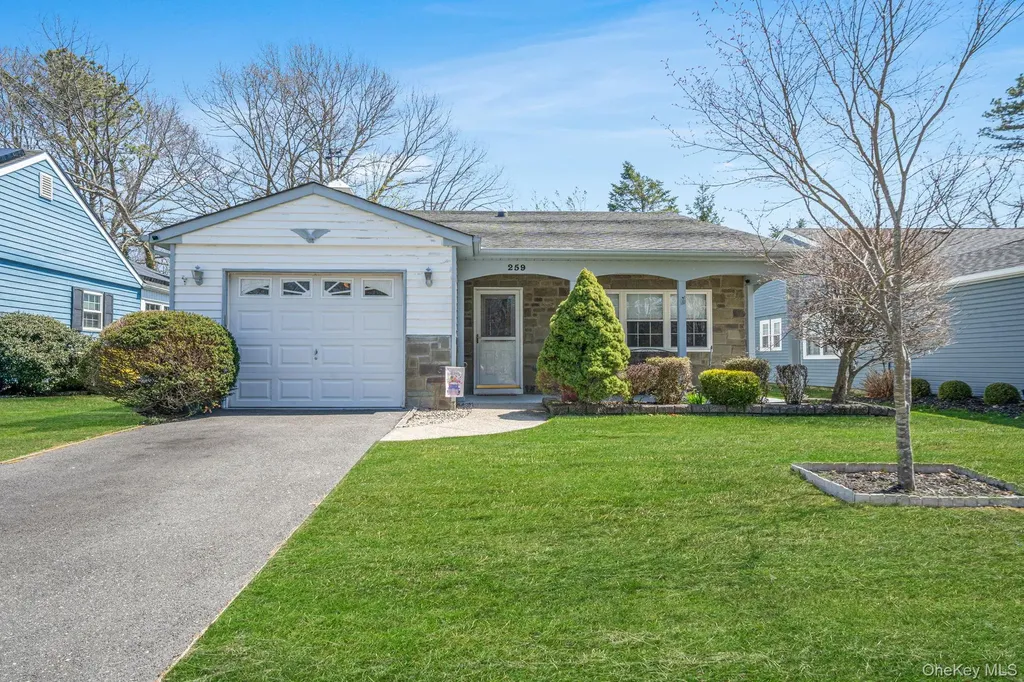 259 Edinburgh Drive Ridge NY 11961