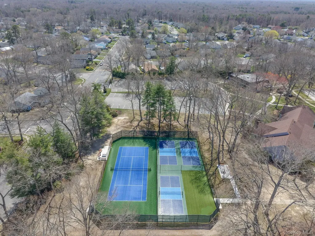 259 Edinburgh Drive Ridge NY 11961