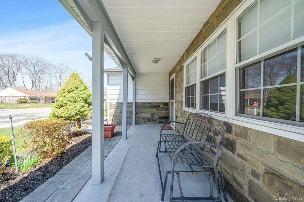 259 Edinburgh Drive Ridge NY 11961