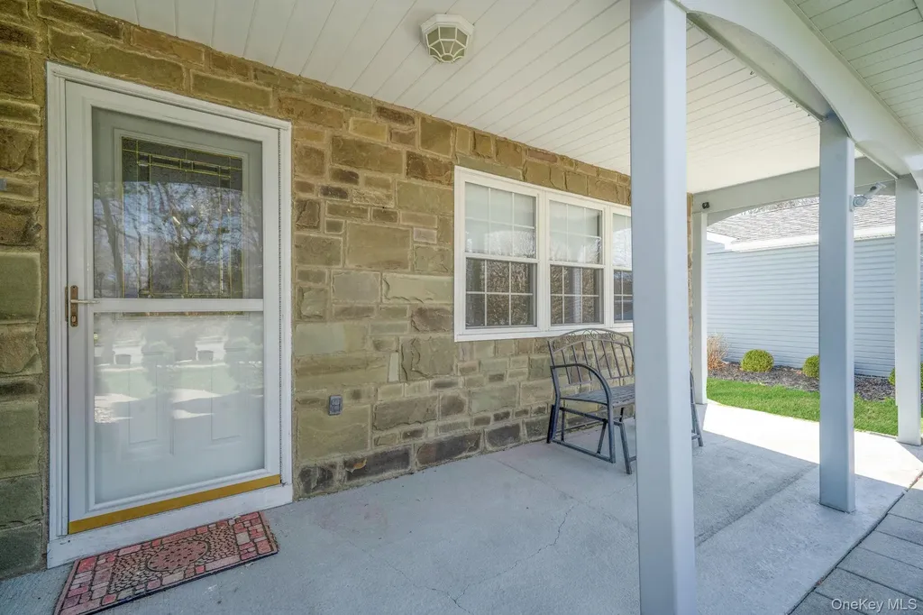 259 Edinburgh Drive Ridge NY 11961