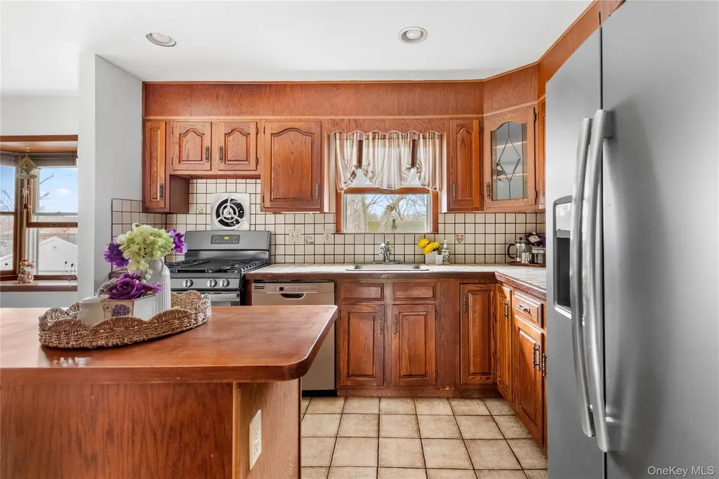 18 Brandywine Drive Mastic NY 11950