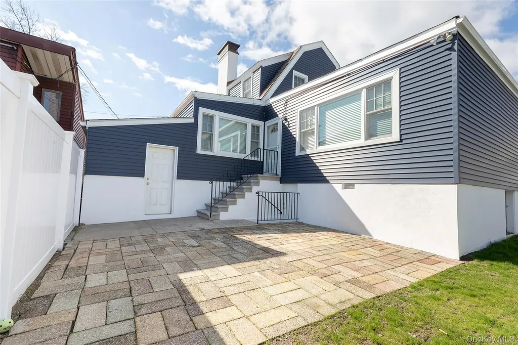 211 Bowne Street Bronx NY 10464