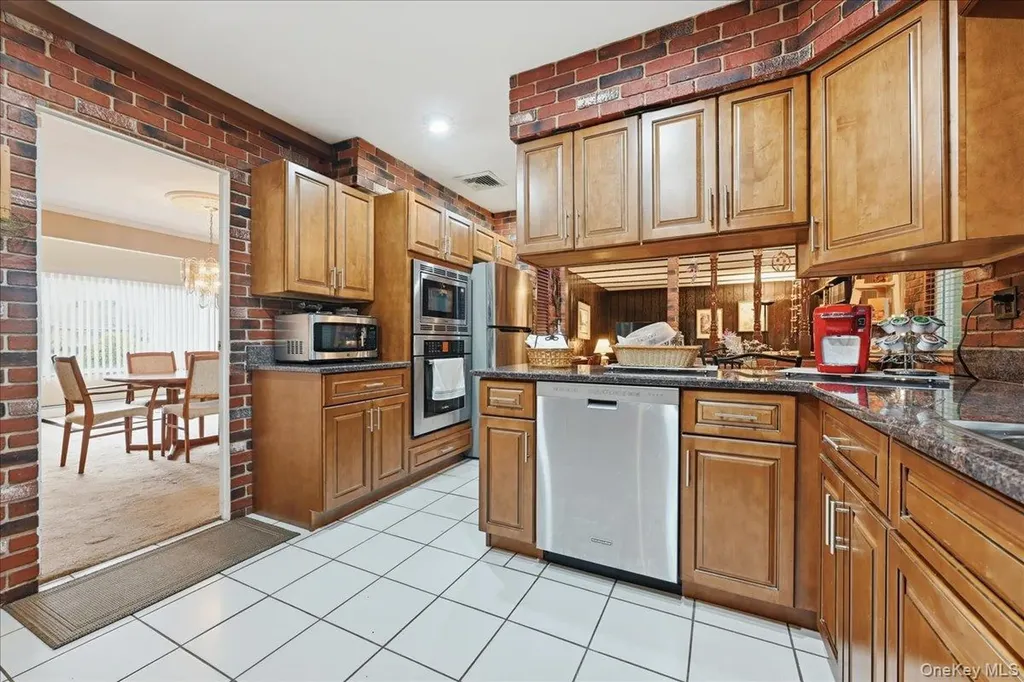16 Seaway Drive Copiague NY 11726