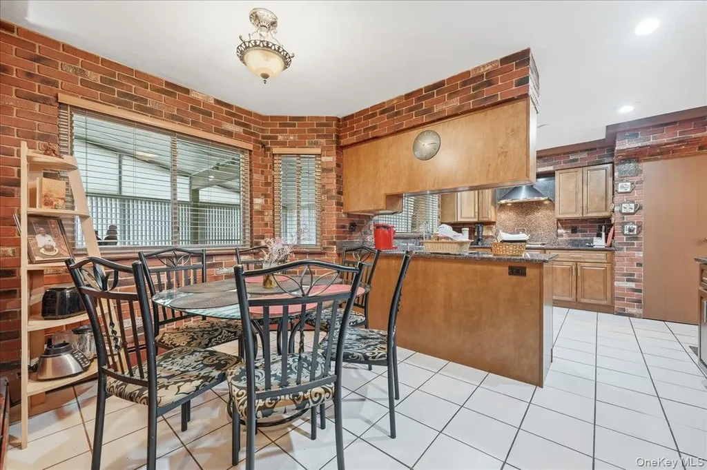 16 Seaway Drive Copiague NY 11726